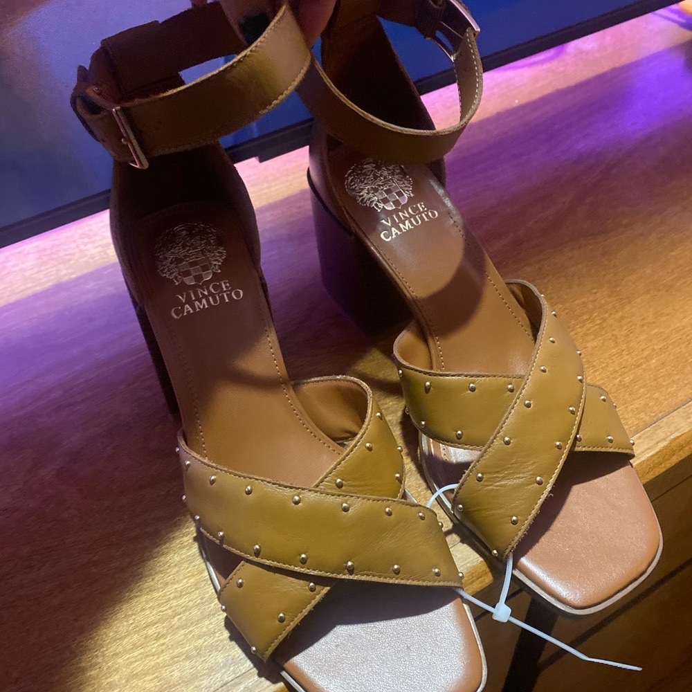 New Vince Camuto Stud Sandals Size 9
